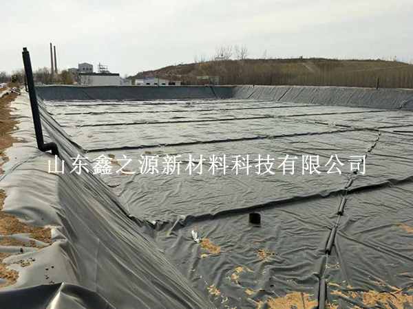 油田防滲膜鋪設(shè)技巧：高效、環(huán)保的鋪設(shè)新策略