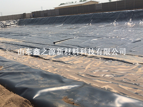 沼氣池建設(shè)：為何選擇黑色HDPE土工膜？